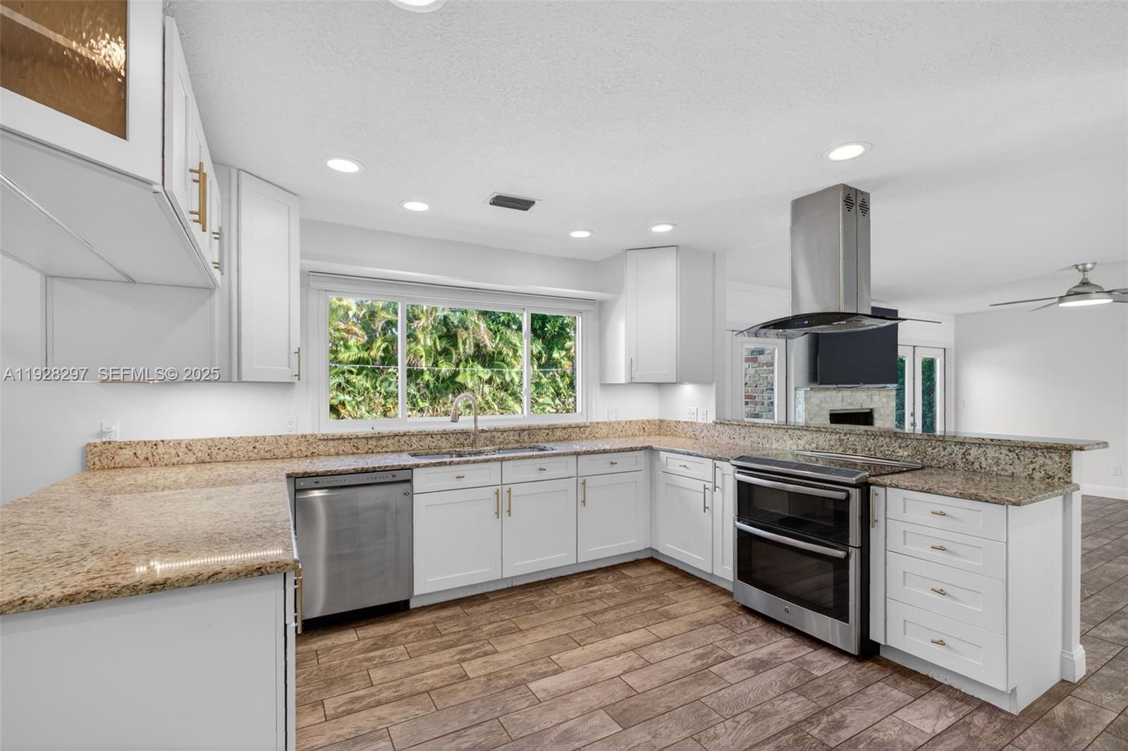 YACHT & COUNTRY CLUB OF S - Residential