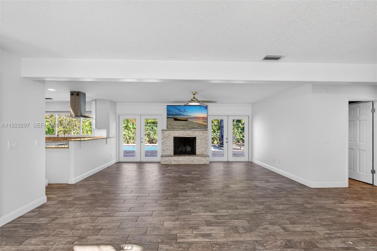 YACHT & COUNTRY CLUB OF S - Residential