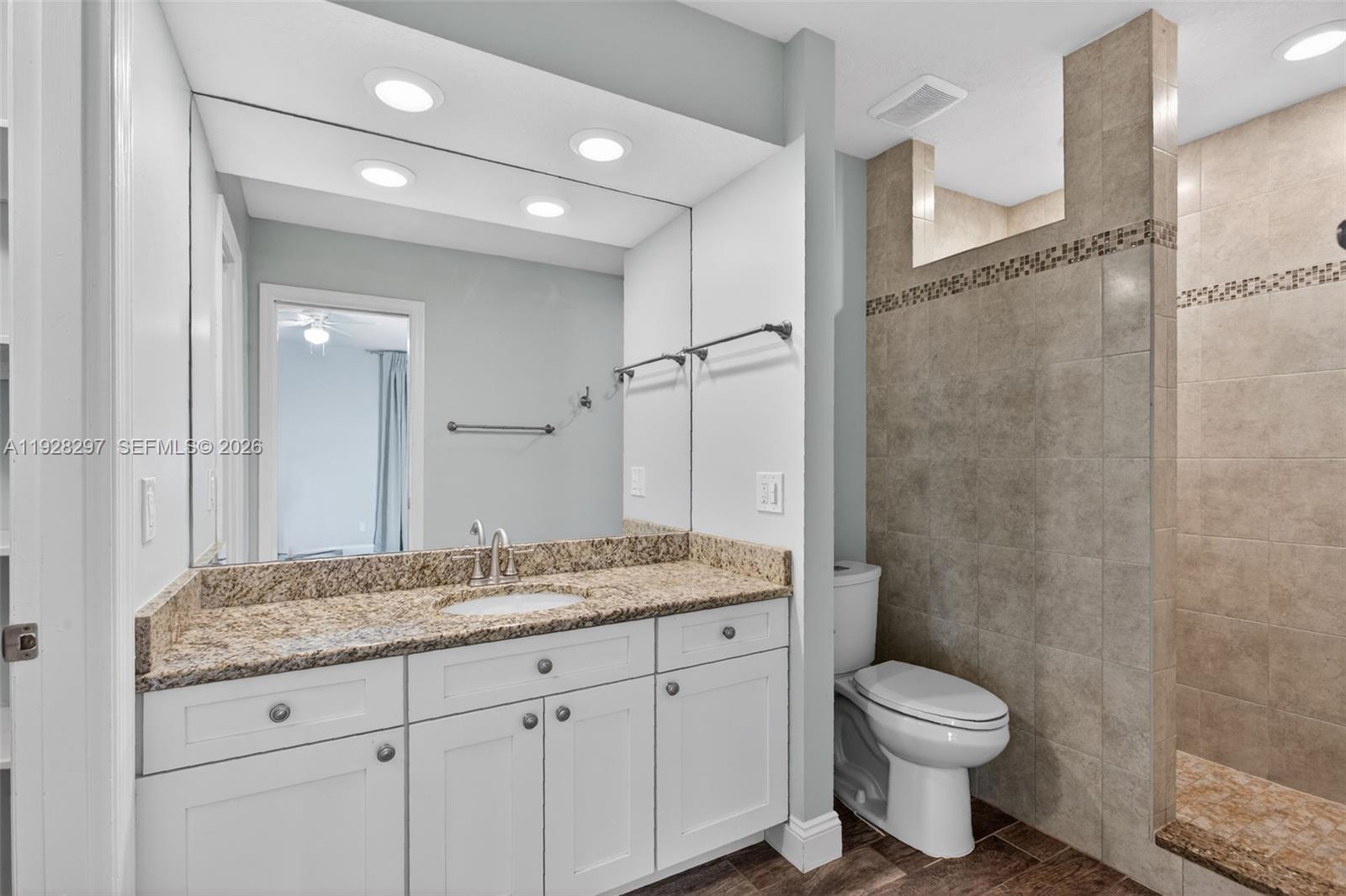 YACHT & COUNTRY CLUB OF S - Residential