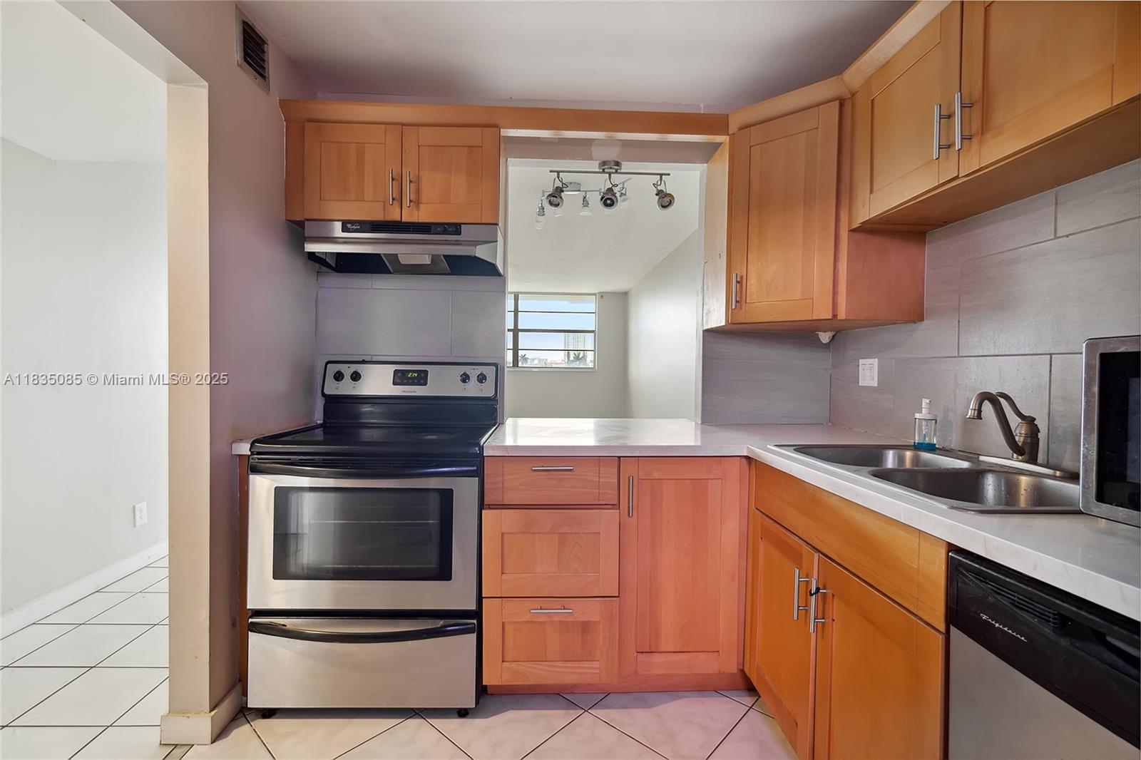 211 NE 8th Ave 407