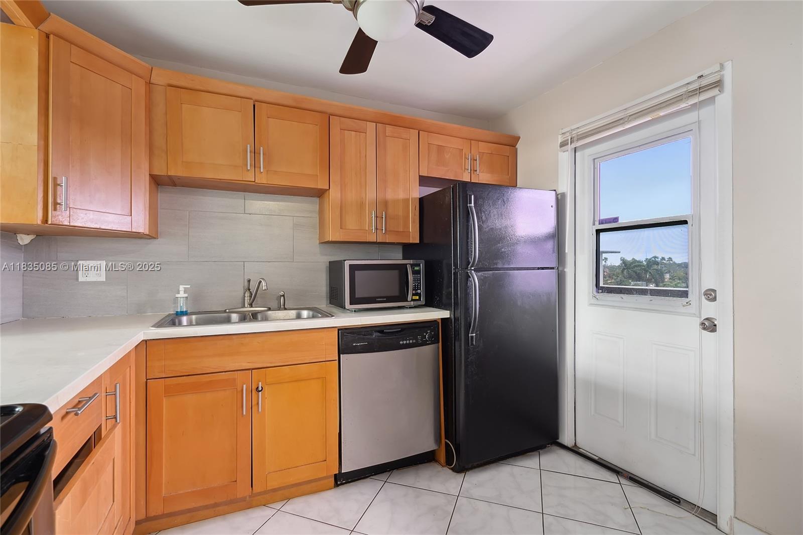 211 NE 8th Ave 407
