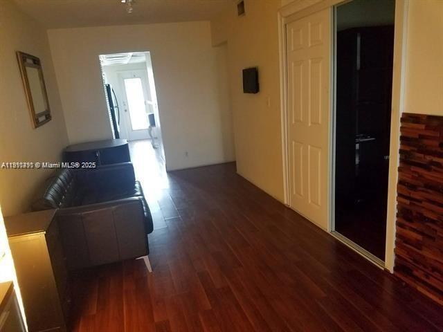 FLORIDIAN ARMS CONDO - Residential Lease