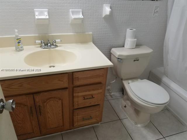 FLORIDIAN ARMS CONDO - Residential Lease