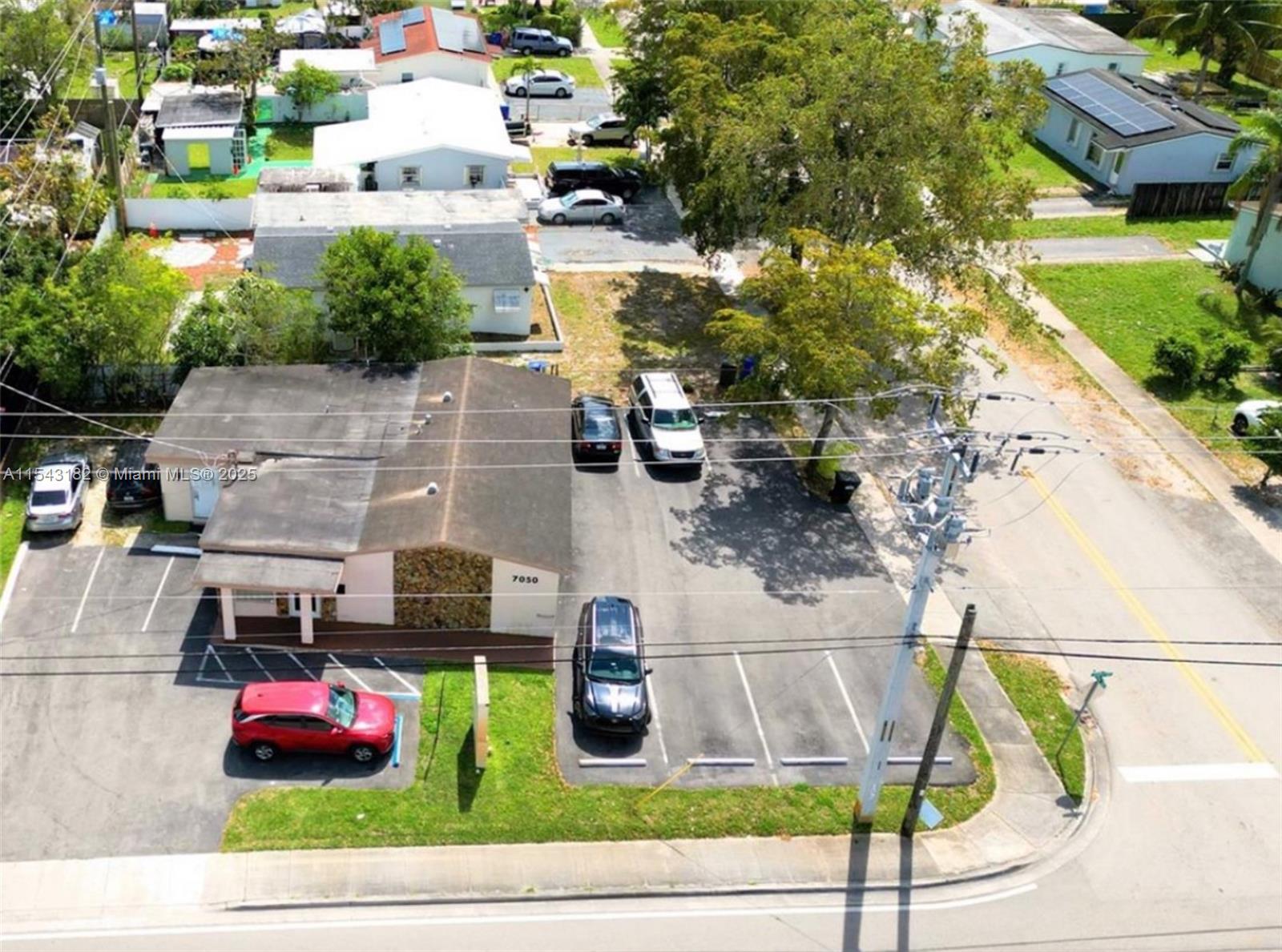 This 1,600 square-foot free-standing building sits on a 7,751 square-foot corner lot. It’s in a high-visibility location with great exposure. Was recently used as a medical office, vacant ready to capture the existing traffic. If you have a interest in a lease option let's talk. Property is suitable for immediate move in. Could be a great opportunity for a Tenant and sub-tenants so that you have assistance for mortgage payments and passive income.