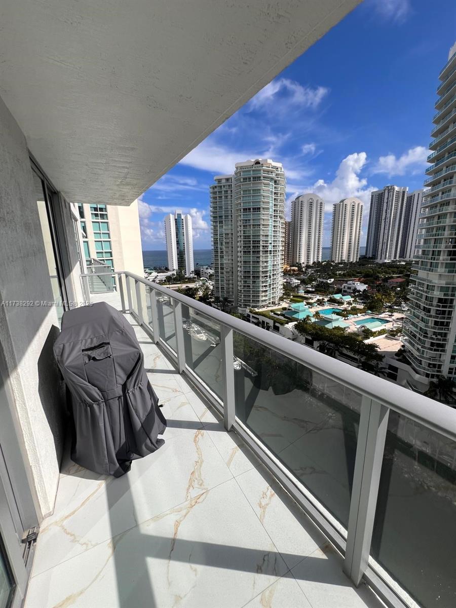PARQUE TOWERS CONDO - Residential