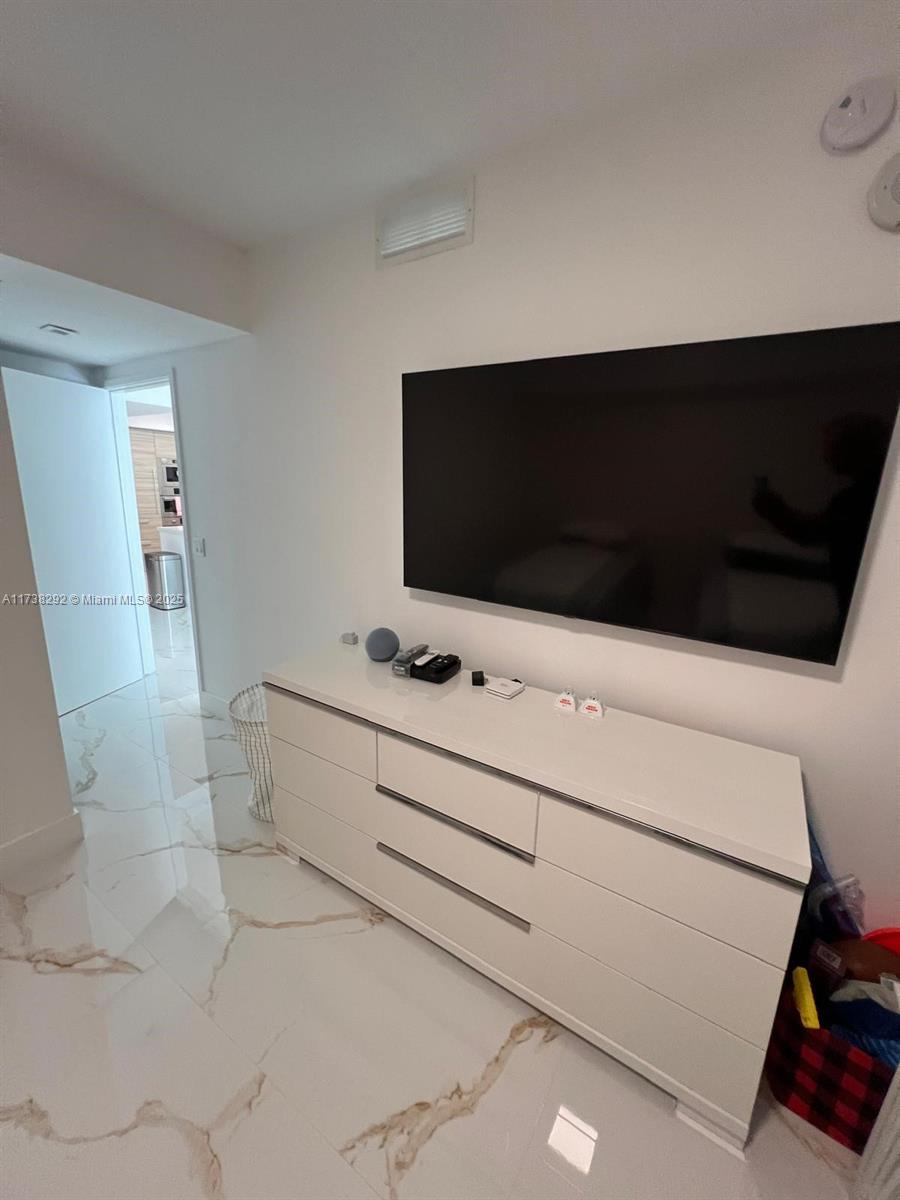 PARQUE TOWERS CONDO - Residential