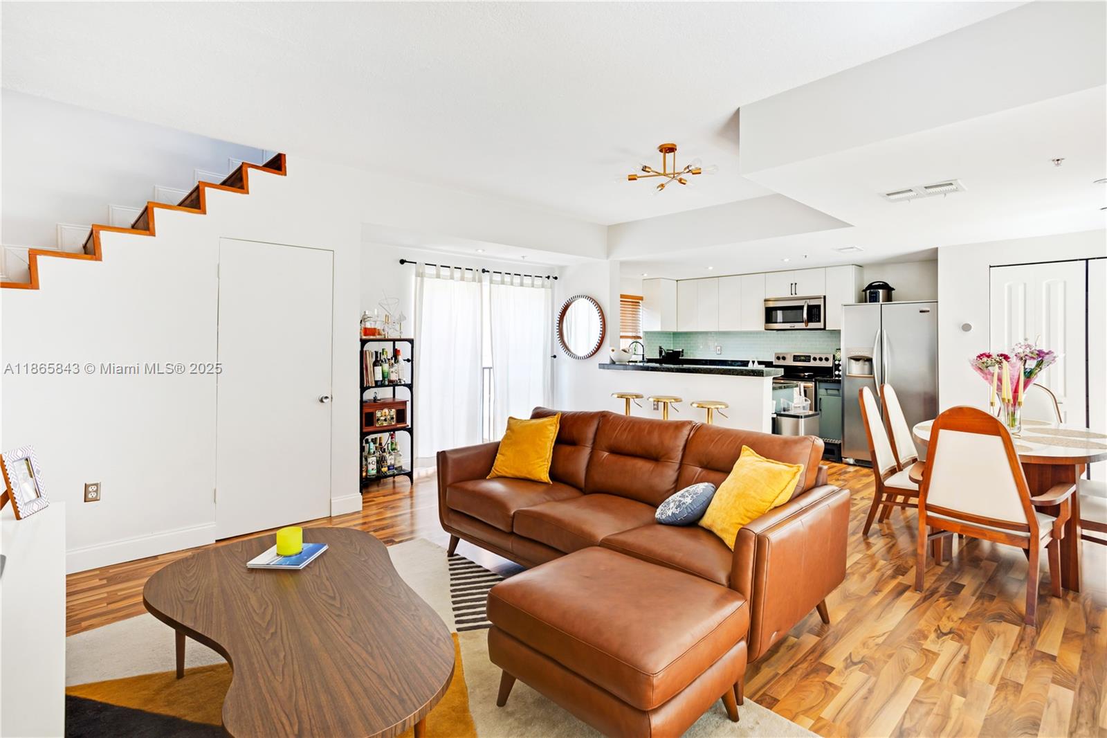 Beautiful 2-story Townhouse in Brickell! 2 Master bedrooms with 1 walk in closet and 2 full bathrooms. Community is gated and also comes with 2 assigned parking spaces. Located 5 minutes walking from metromover and metrorail station that can take you as far as Bayside or further south to the University of Miami and Dadeland Mall. A short walk away from the heart of Brickell. Conveniently located across the street are a 24/7 Walgreens and Publix.
Available for Move-In: OCTOBER 1ST