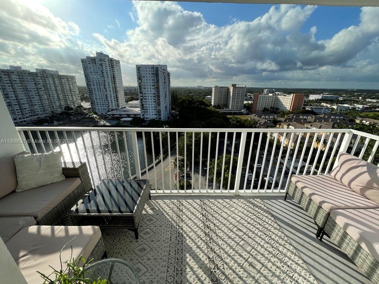 ADMIRALS PORT CONDO WEST B - Residential