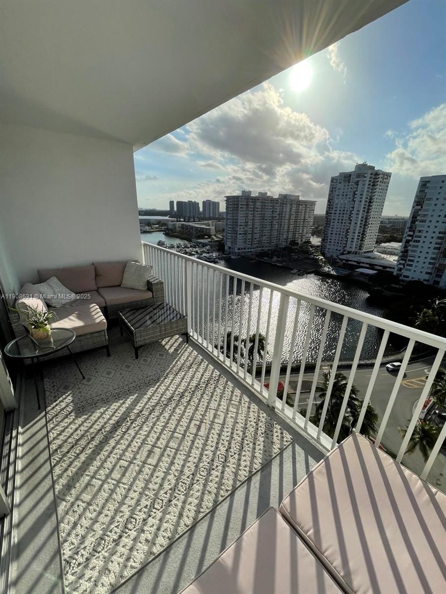ADMIRALS PORT CONDO WEST B - Residential