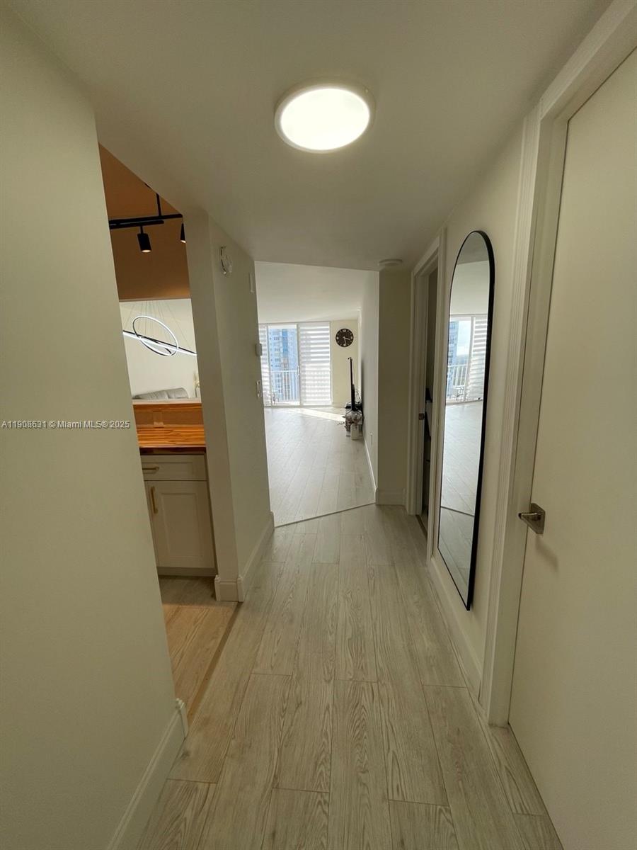 ADMIRALS PORT CONDO WEST B - Residential