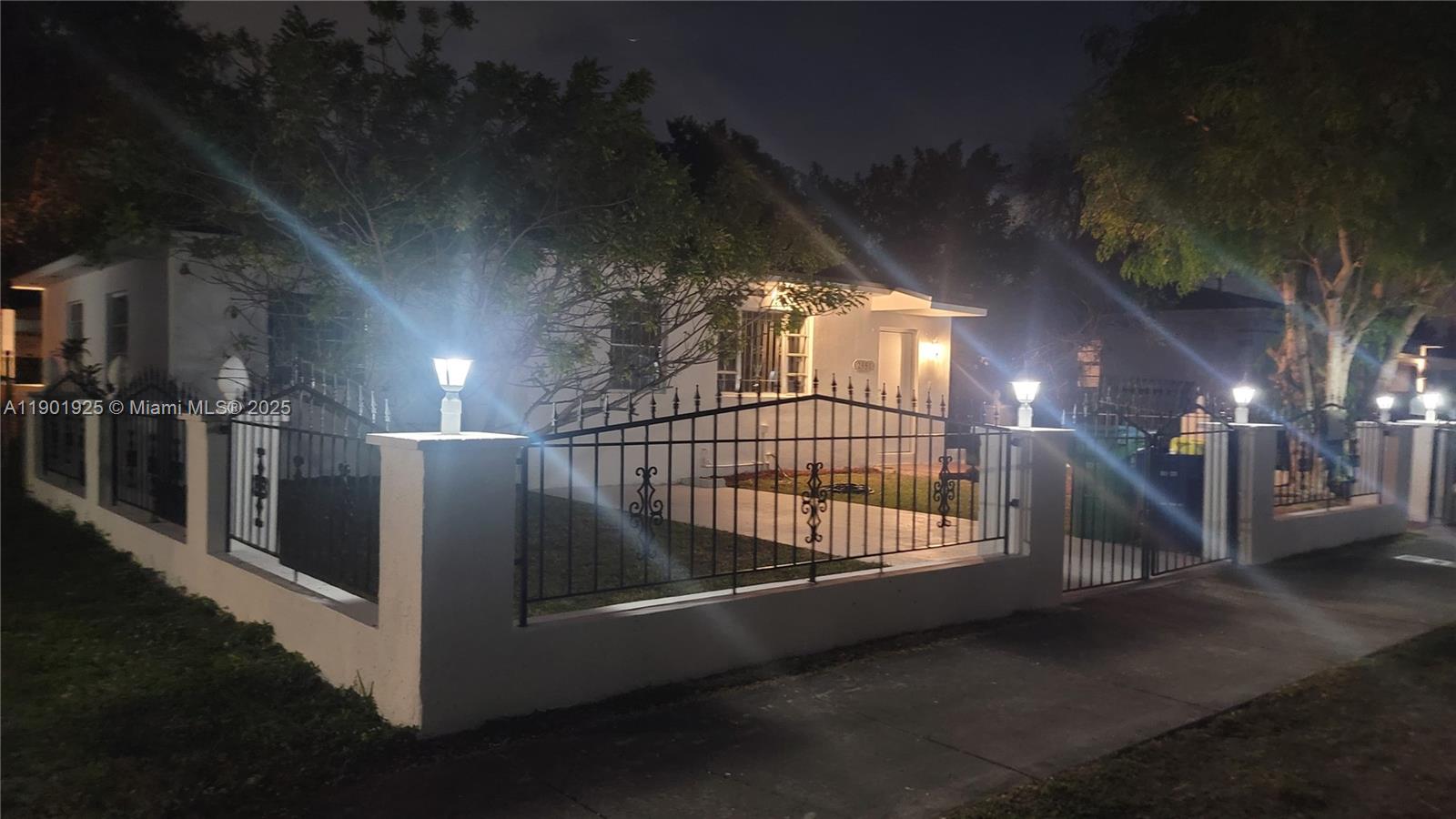 HOME OWNERS PARADISE - Residential