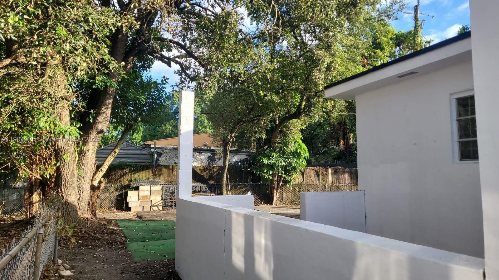 HOME OWNERS PARADISE - Residential