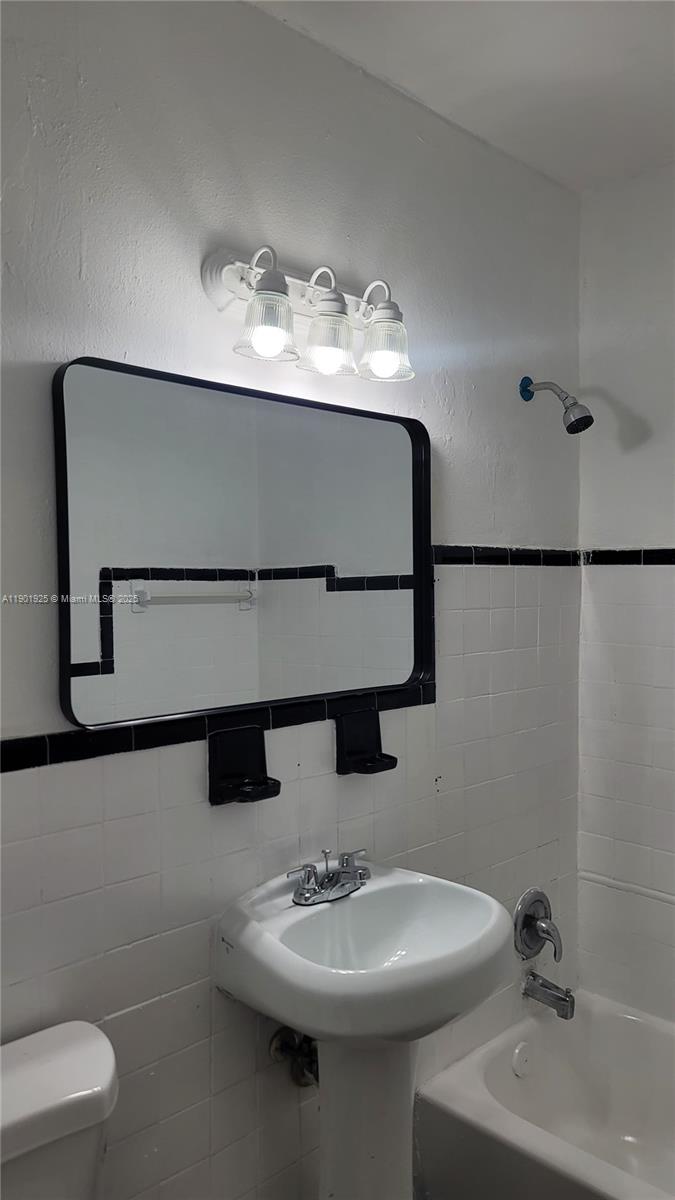 HOME OWNERS PARADISE - Residential