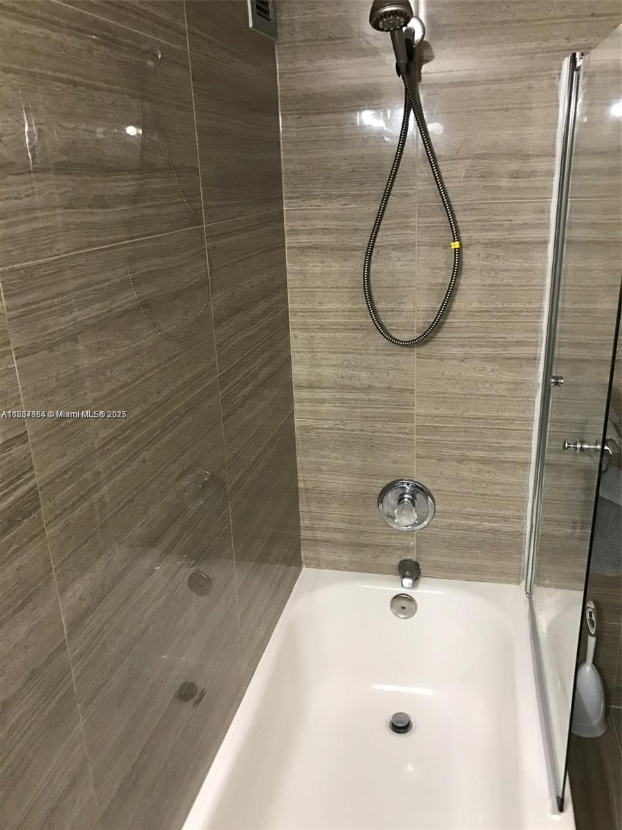 PLAZA OF AMERICAS CONDO P - Residential Lease