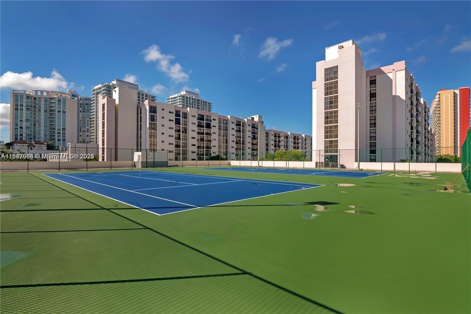 PLAZA OF AMERICAS CONDO P - Residential Lease