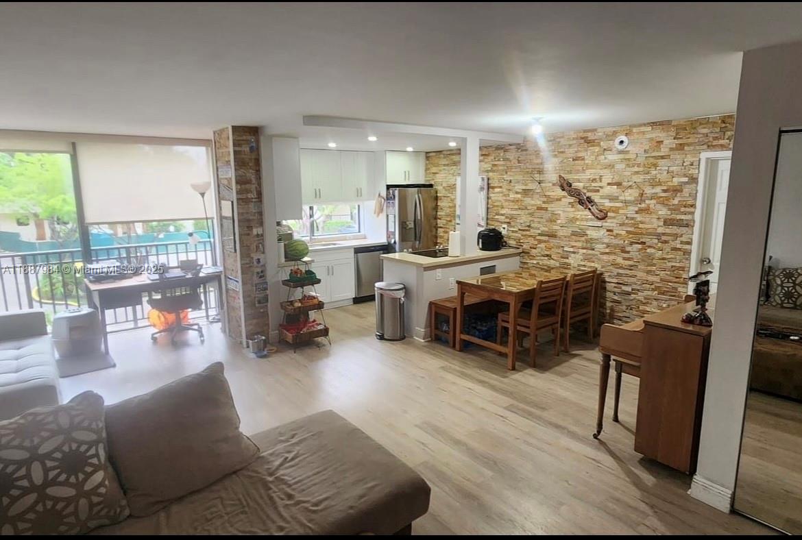 PLAZA OF AMERICAS CONDO P - Residential Lease