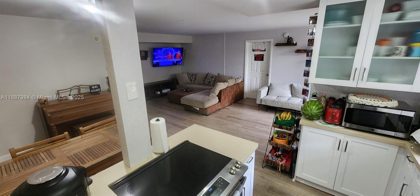 PLAZA OF AMERICAS CONDO P - Residential Lease