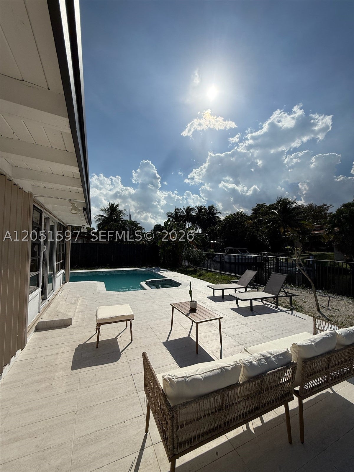 2443 Tortugas Ln