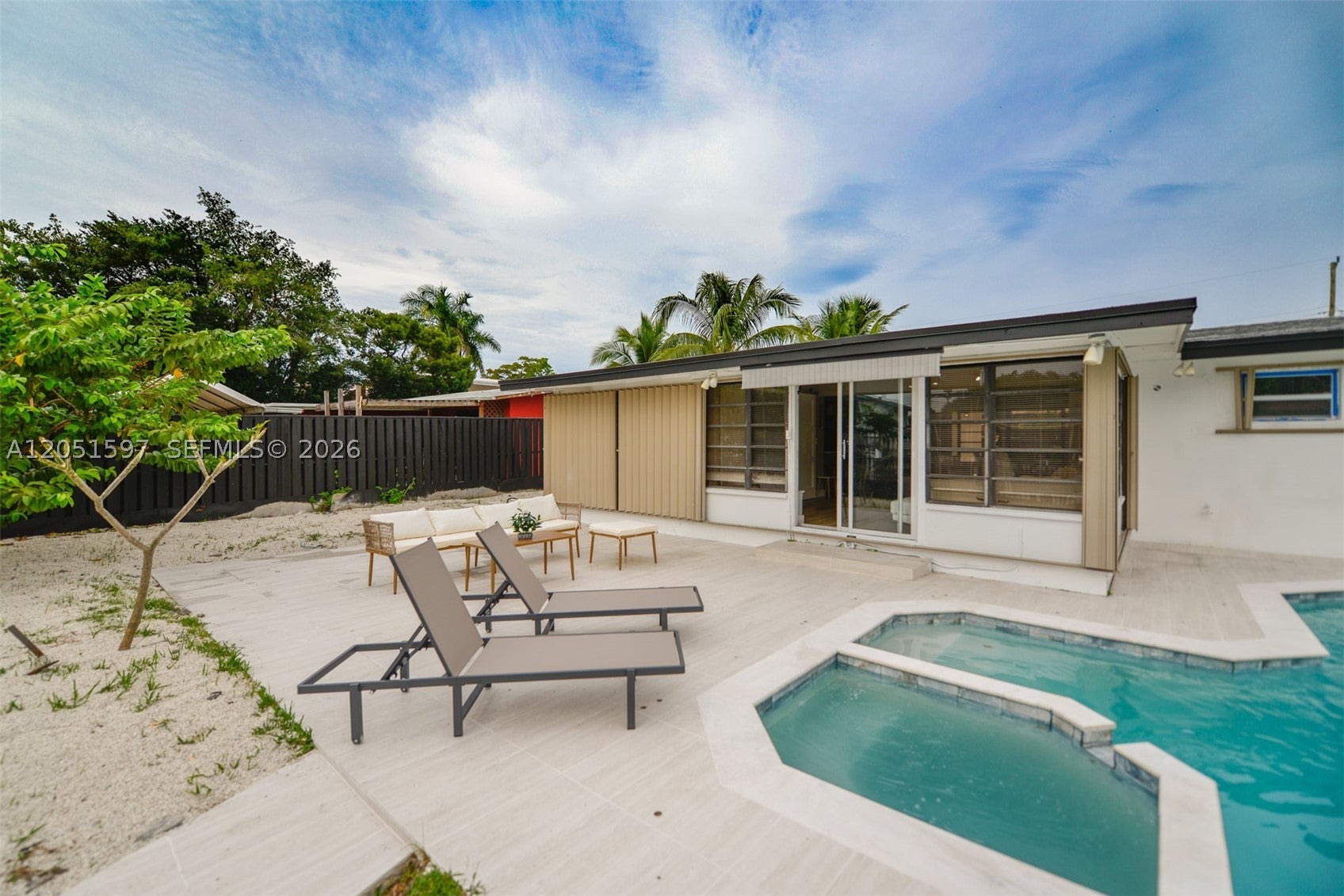 2443 Tortugas Ln