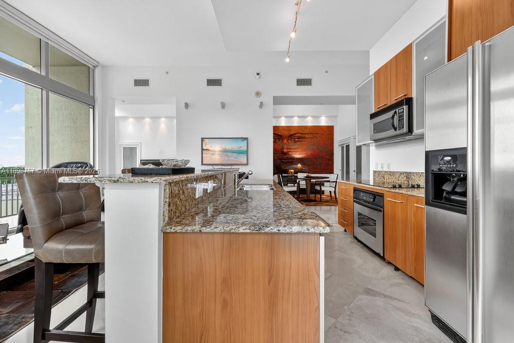 METROPOLIS I AT DADELAND - Residential