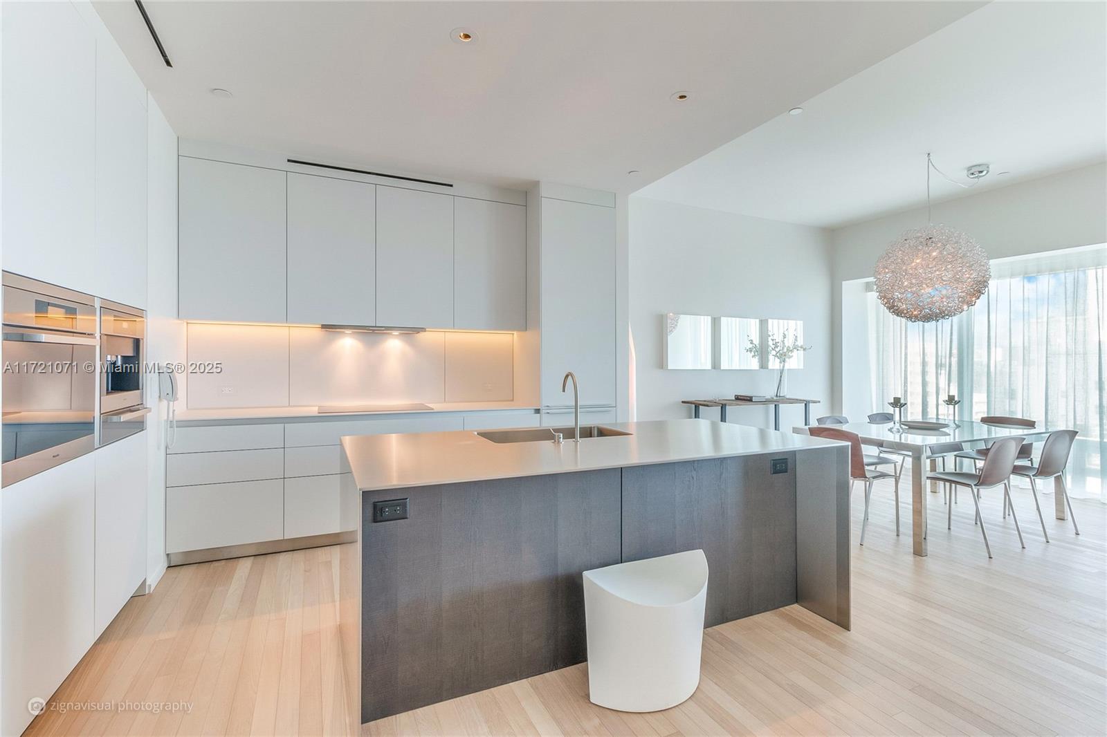 2901 COLLINS AV 1207