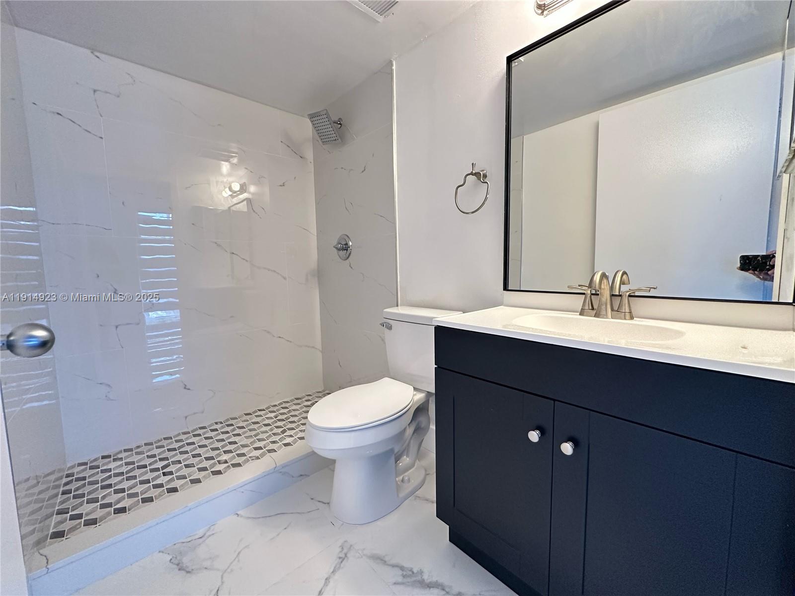 LAS BRISAS@ COUNTRY CLUB - Residential Lease