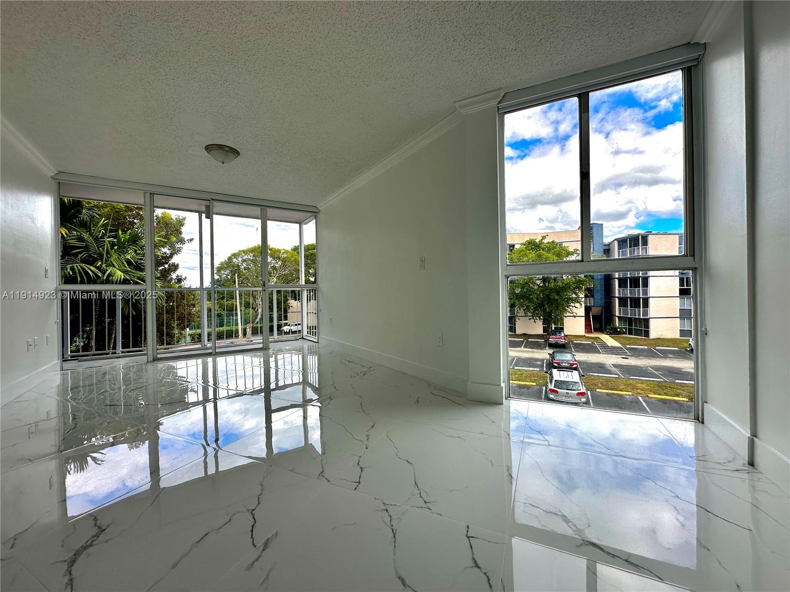 LAS BRISAS@ COUNTRY CLUB - Residential Lease