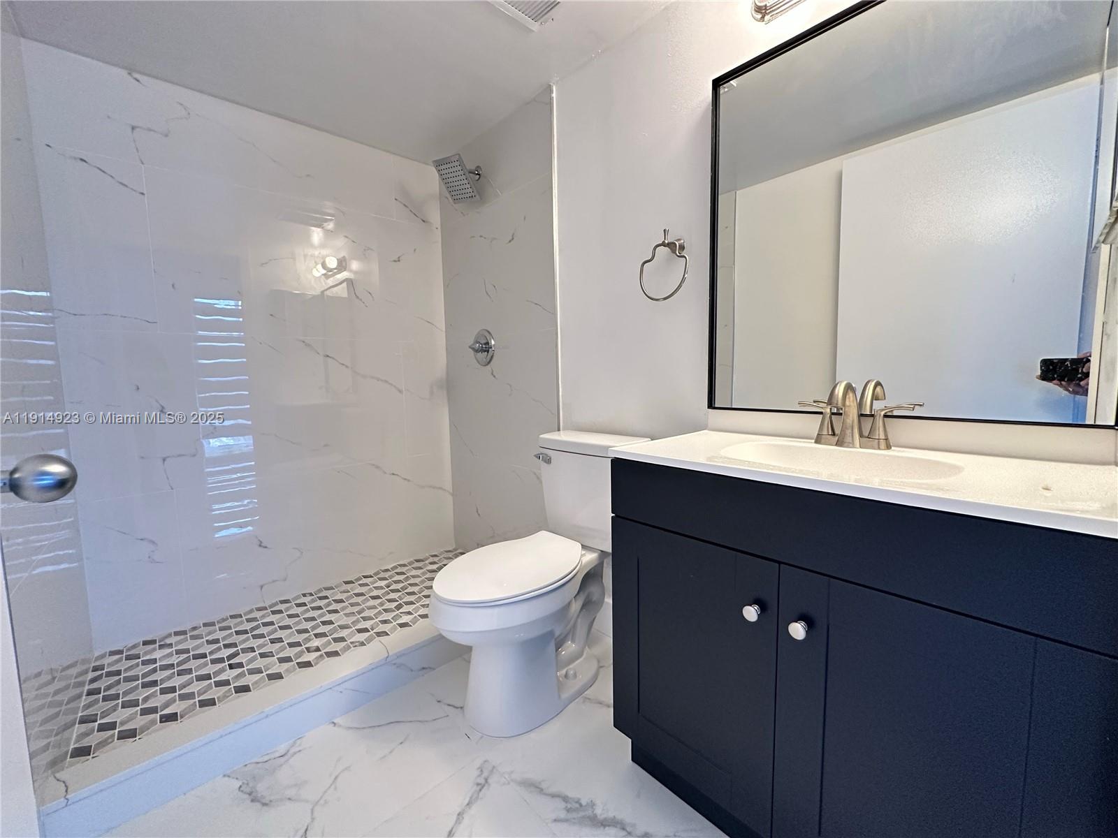 LAS BRISAS@ COUNTRY CLUB - Residential Lease