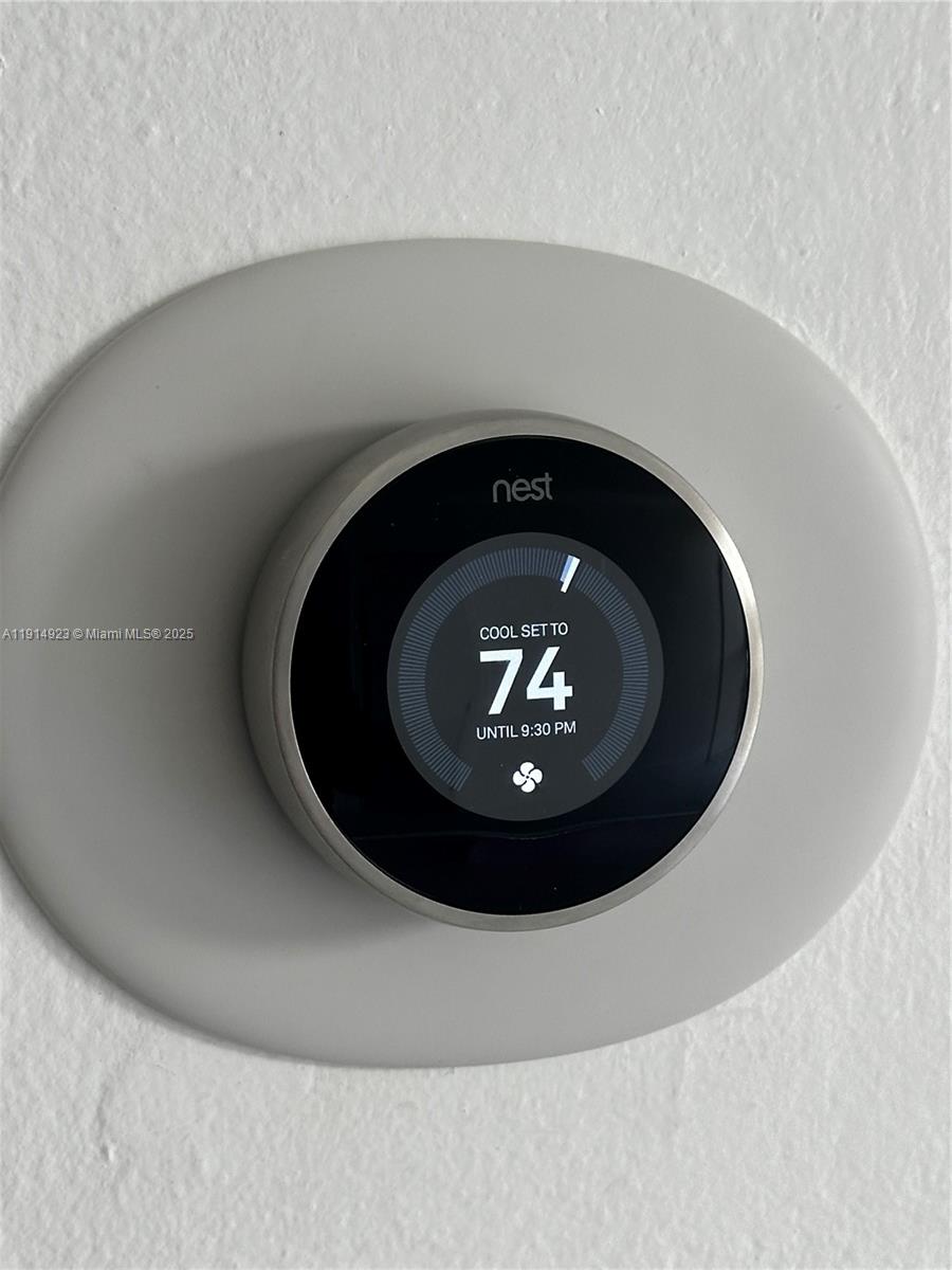 LAS BRISAS@ COUNTRY CLUB - Residential Lease