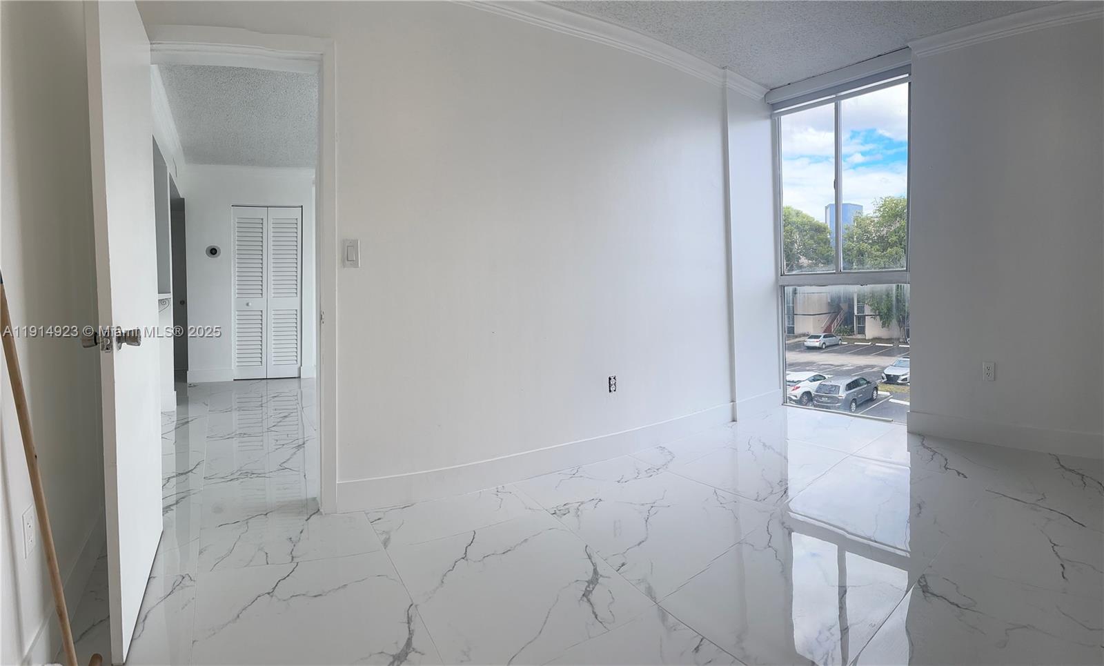 LAS BRISAS@ COUNTRY CLUB - Residential Lease