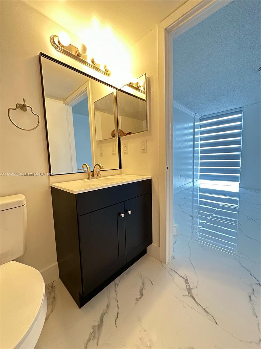 LAS BRISAS@ COUNTRY CLUB - Residential Lease