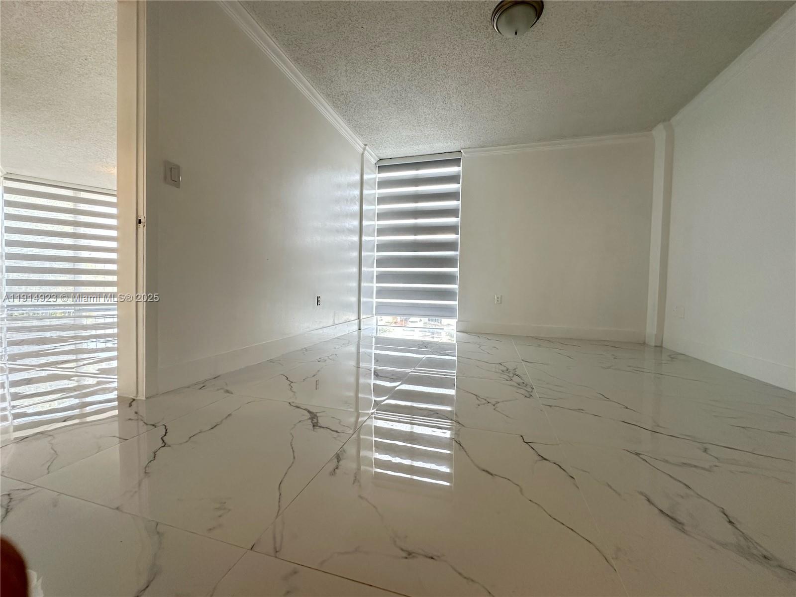 LAS BRISAS@ COUNTRY CLUB - Residential Lease