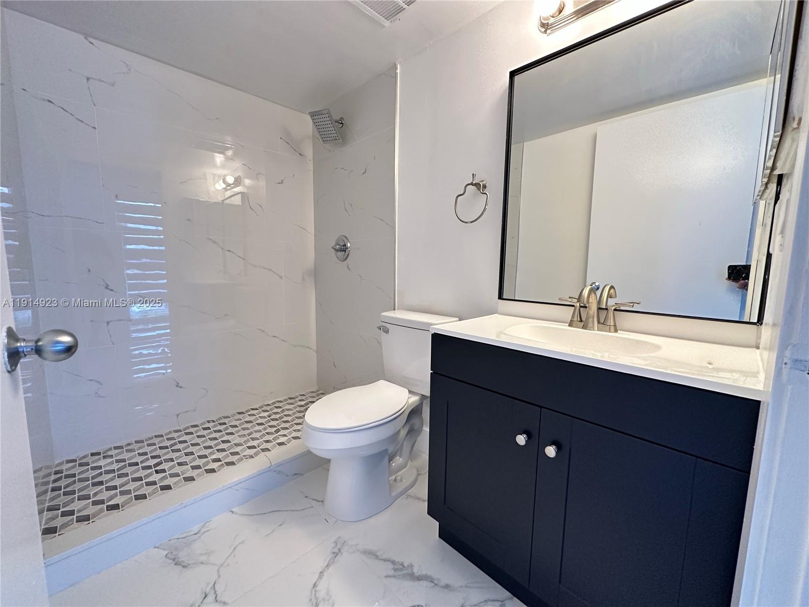 LAS BRISAS@ COUNTRY CLUB - Residential Lease