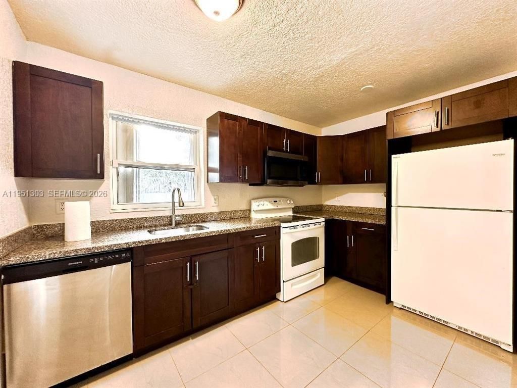 Photo of 525 NW 15th Ter #525, Fort Lauderdale, FL 33311 (MLS # A11951303)