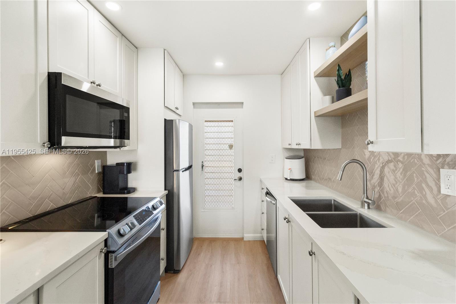 YACHT HARBOR APARTMENTS C - Residential