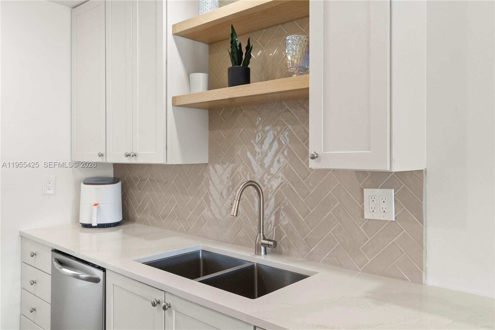 YACHT HARBOR APARTMENTS C - Residential