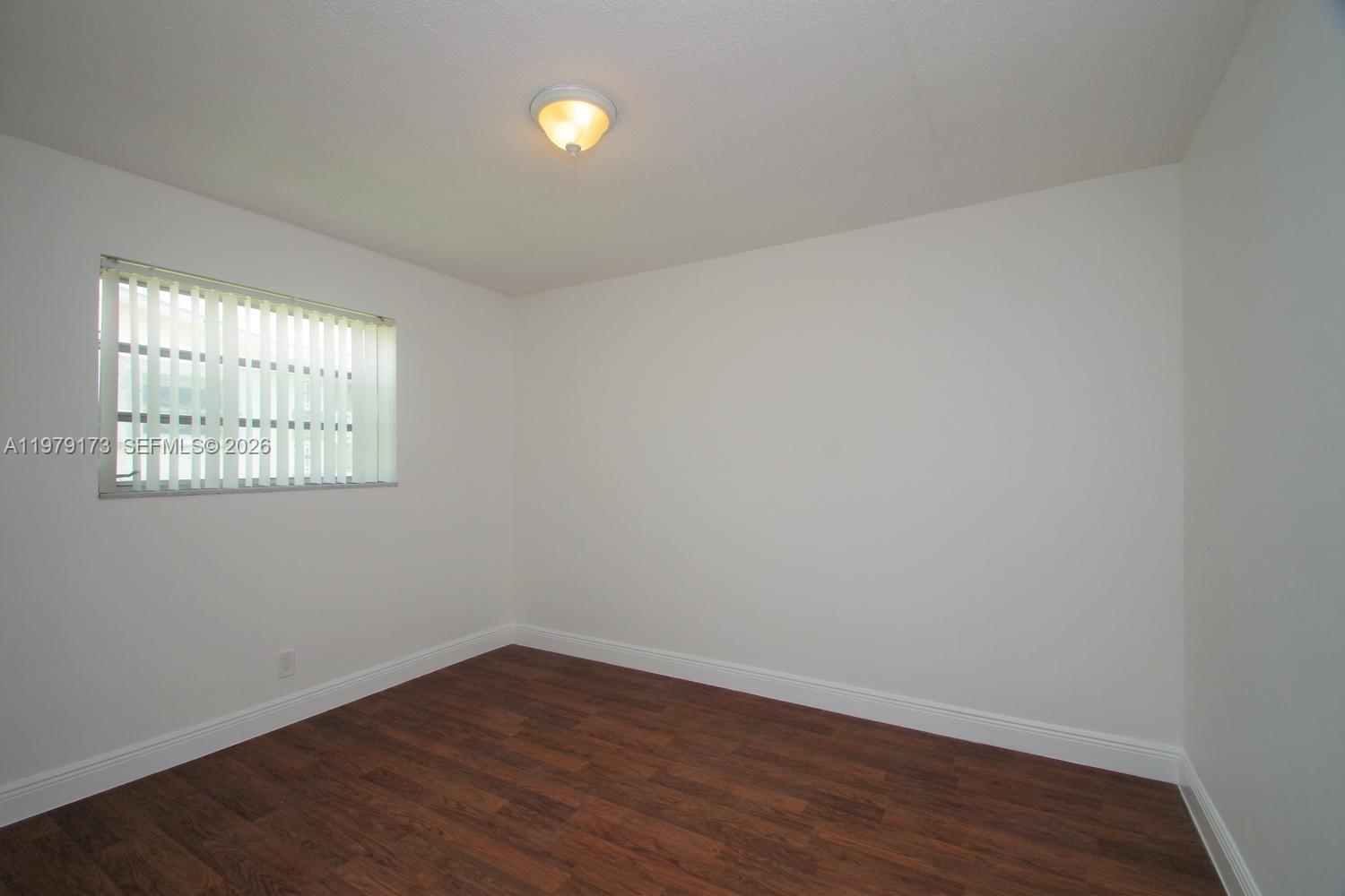 HOLLYWOOD HILLS - Residential