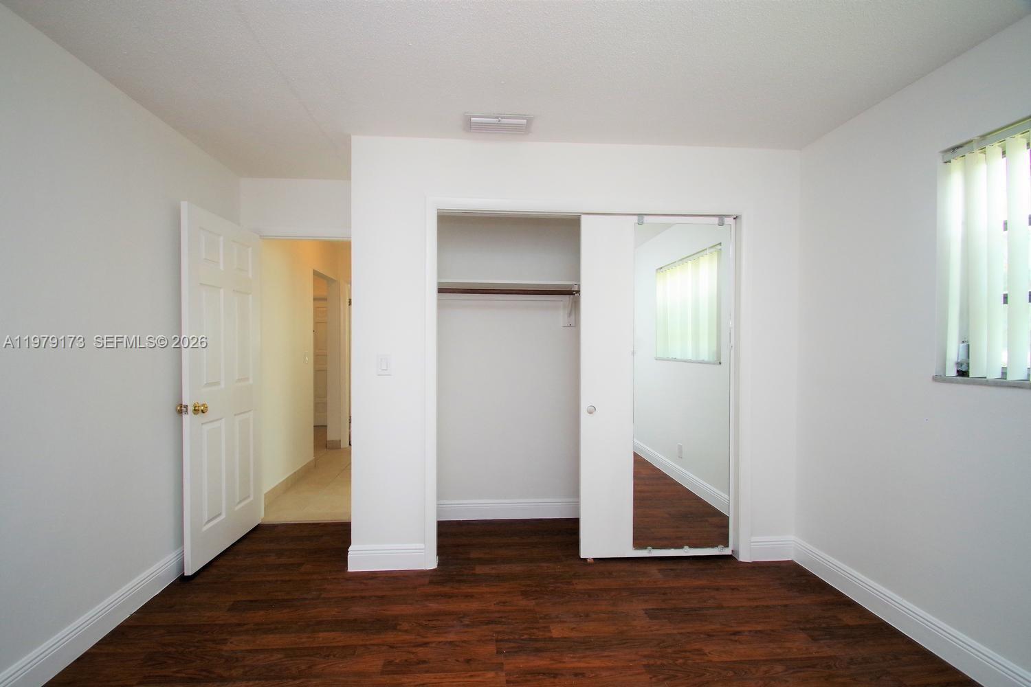 HOLLYWOOD HILLS - Residential