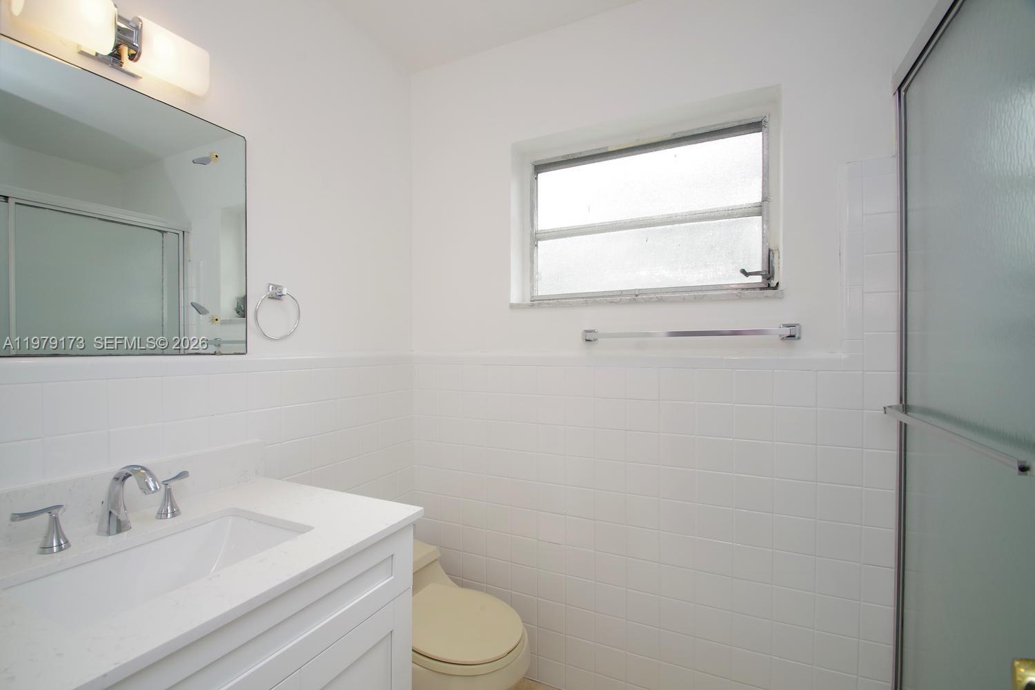 HOLLYWOOD HILLS - Residential