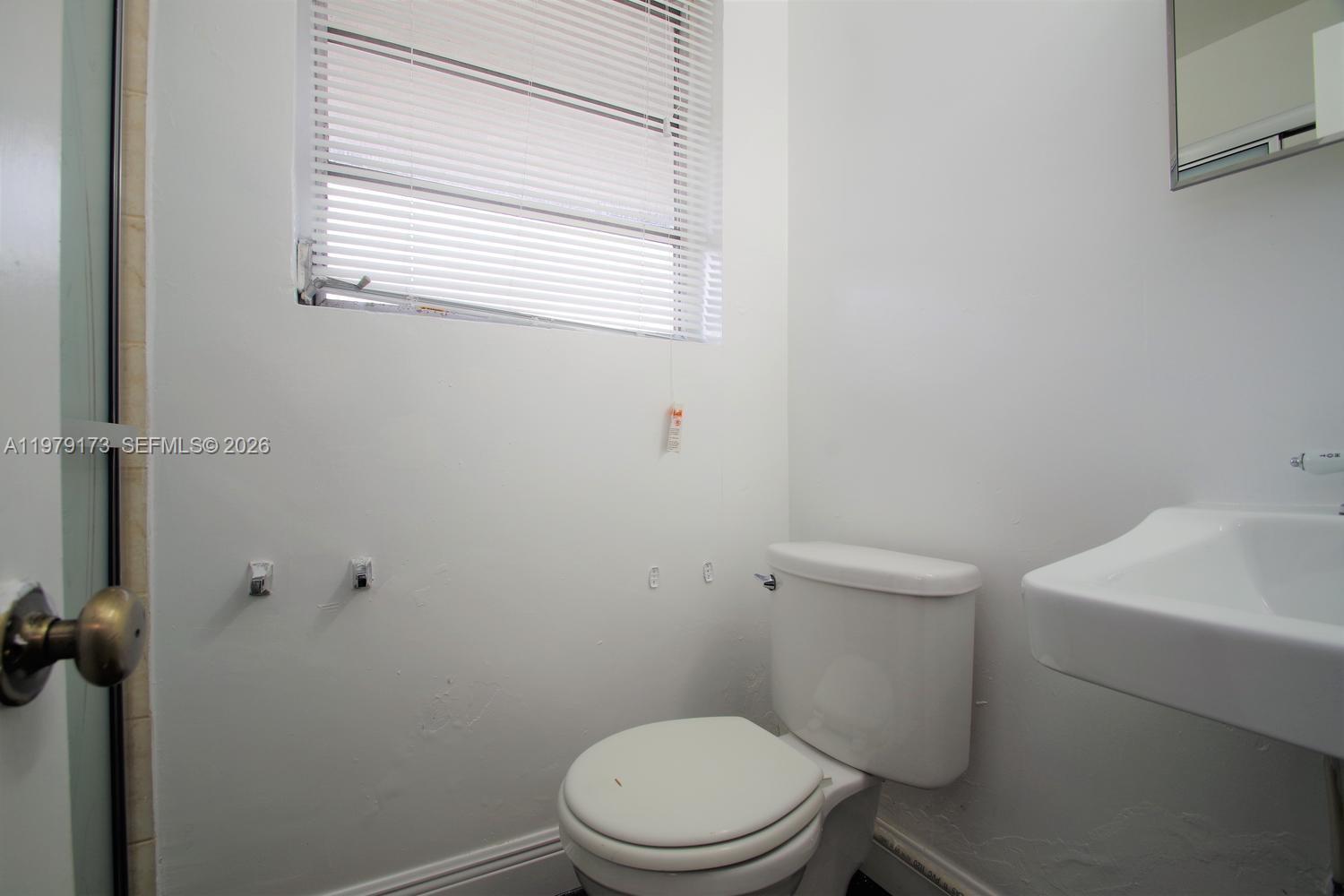 HOLLYWOOD HILLS - Residential