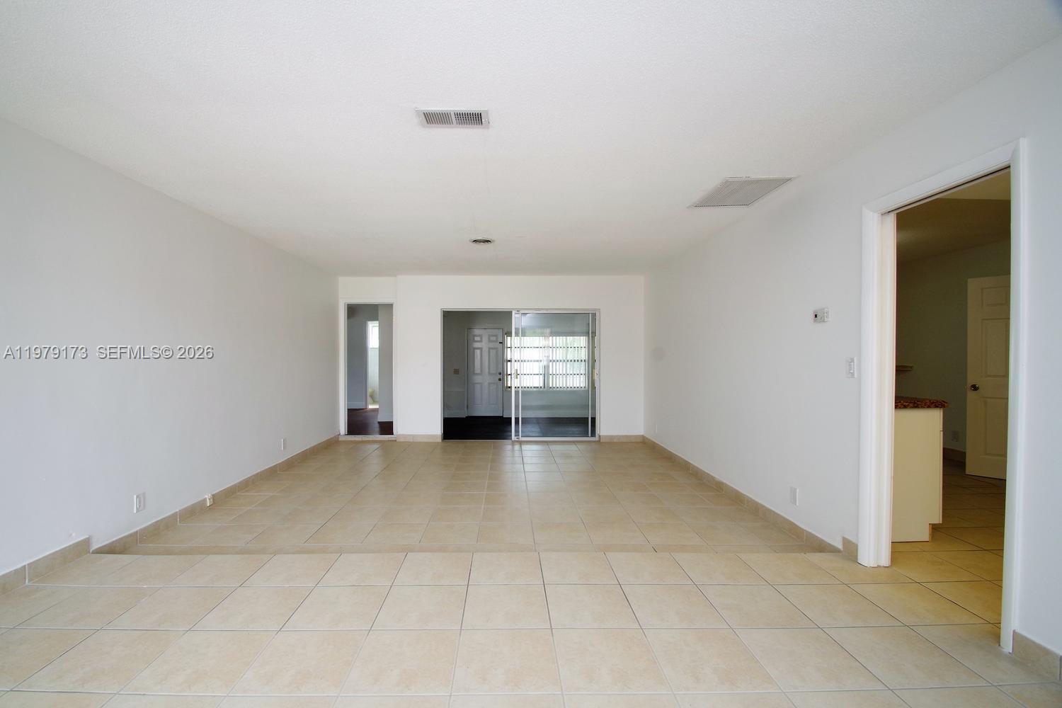 HOLLYWOOD HILLS - Residential