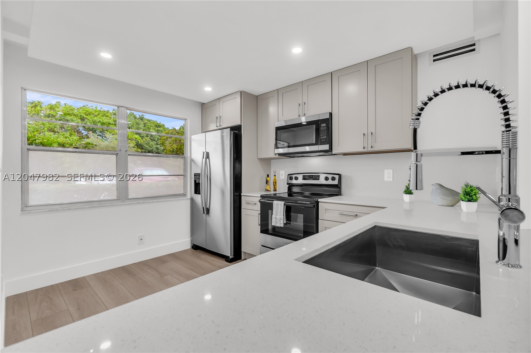 2101 Lucaya Bnd E1