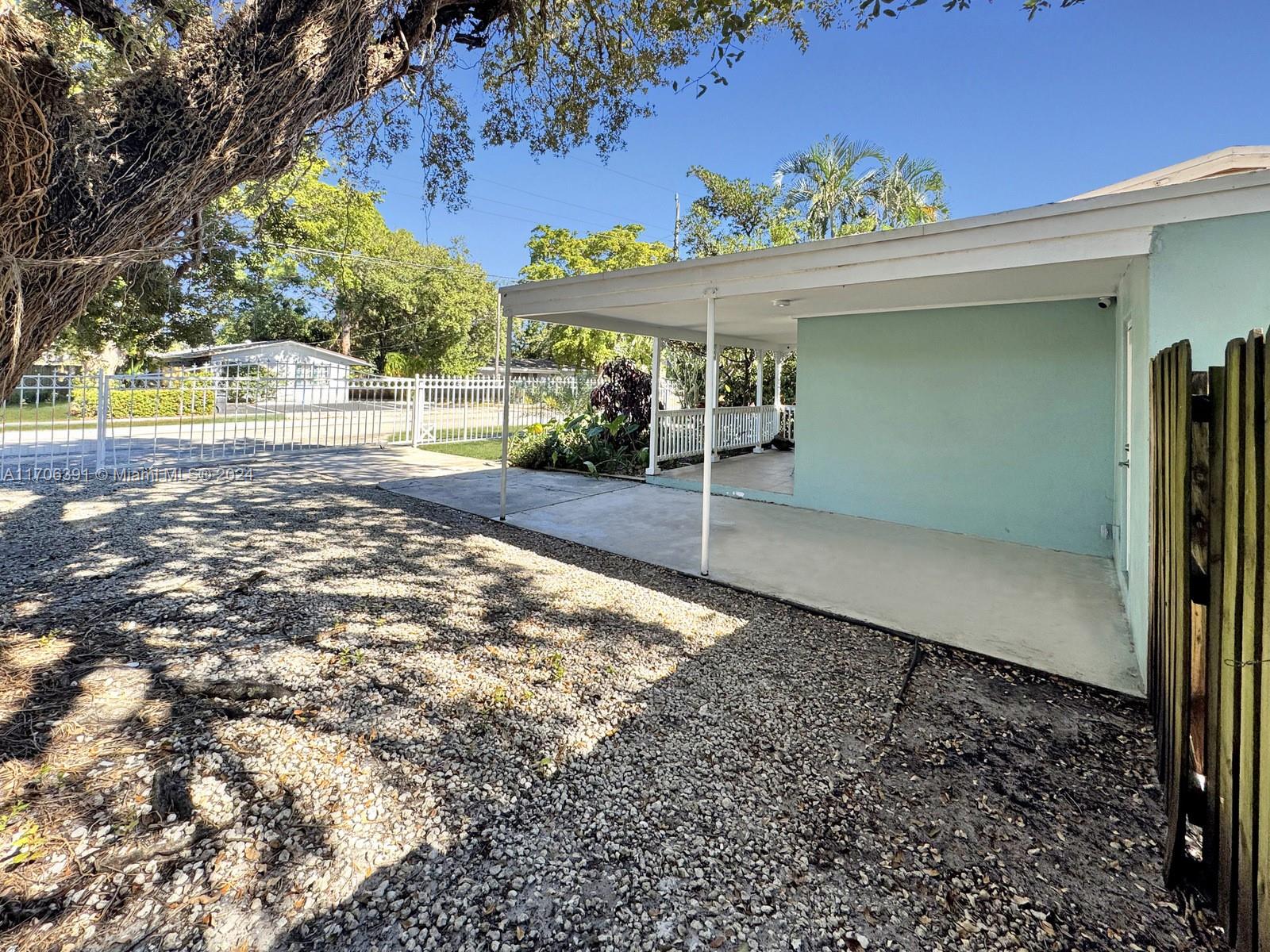 1820 SW 11th Ct