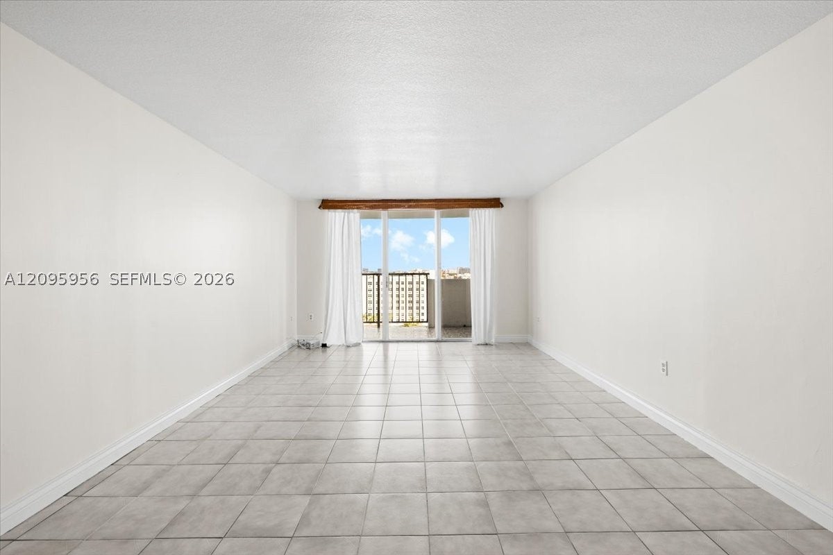 2780 NE 183rd St 1207