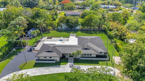 Photo of 11230 SW 69th Ct, Pinecrest, FL 33156 (MLS # A11822265)