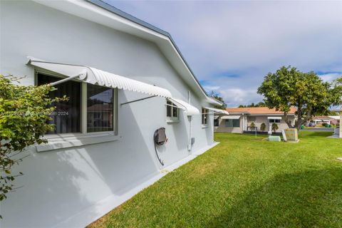 Single Family Residence in Tamarac FL 4603 48th St 19.jpg