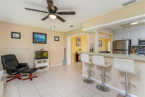 Single Family Residence in Tamarac FL 4603 48th St 11.jpg