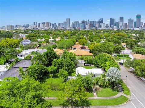 Tiny photo for 701 SW 27th Rd, Miami, FL 33129 (MLS # A11977194)