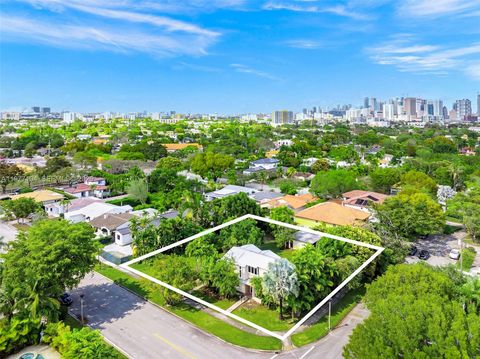 Tiny photo for 701 SW 27th Rd, Miami, FL 33129 (MLS # A11977194)