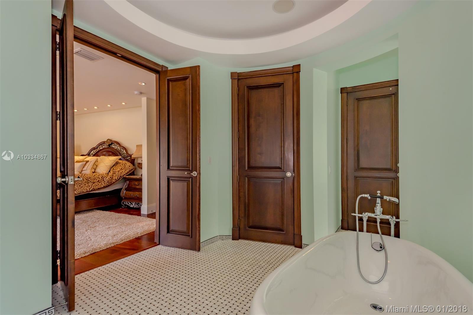 GOLDEN BEACH SEC D - Residential